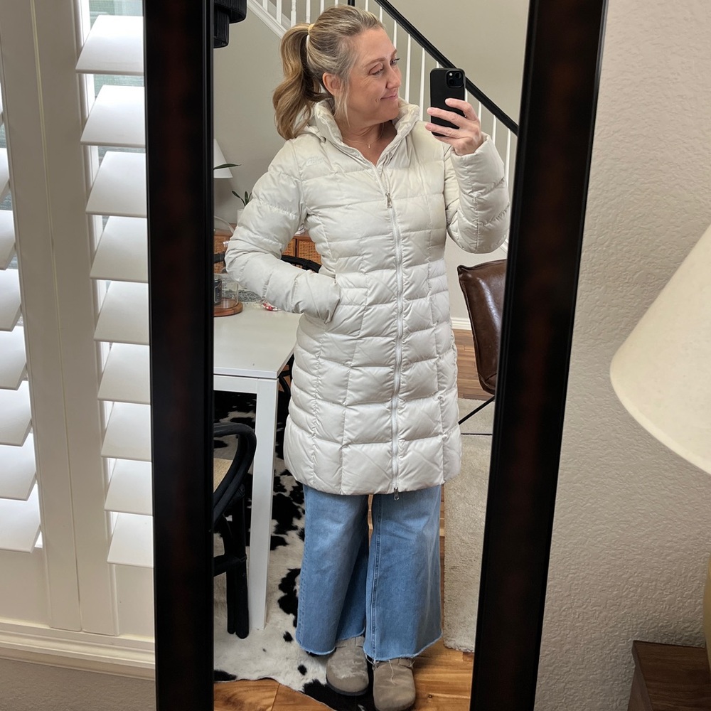 The North Face women’s cream 550 down filled parka size Small